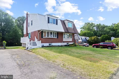 716 Swarthmorewood Ln, Swarthmore, PA 19081