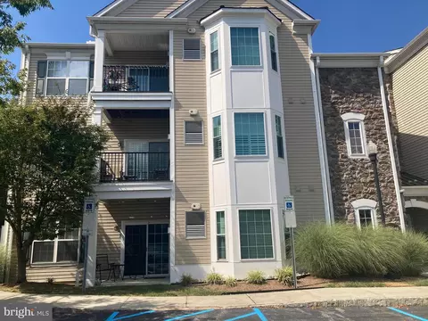 534 Creekside Dr #B-60, Brookhaven, PA 19015