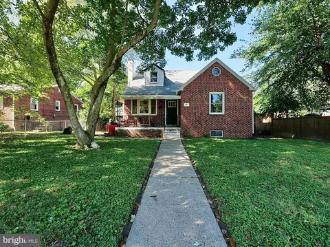 184 Mohican St, Essington, PA 19029