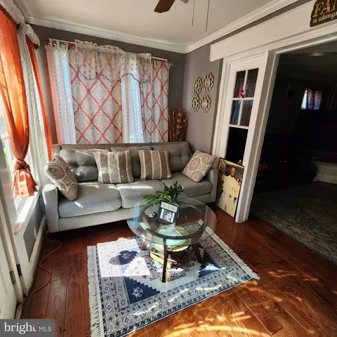 1035 Pine St, Darby, PA 19023