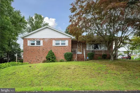 814 Pine Rd, Wallingford, PA 19086