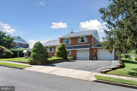 606 Hillside Ave, Brookhaven, PA 19015