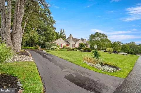 225 Sykes Ln, Wallingford, PA 19086