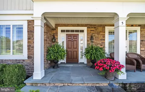 5 Fallbrook Ln, Glen Mills, PA 19342