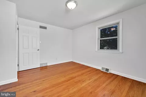 2415 E Helms Mnr, Marcus Hook, PA 19061 photo 14