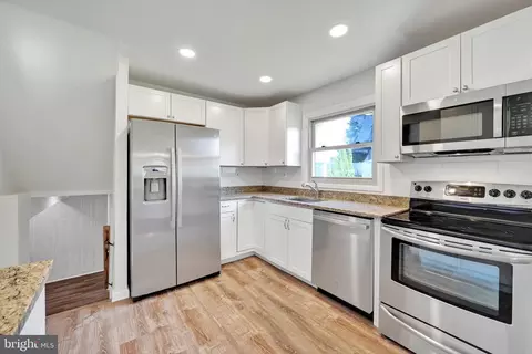 2415 E Helms Mnr, Marcus Hook, PA 19061 photo 7