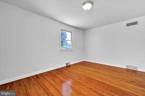 2415 E Helms Mnr, Marcus Hook, PA 19061 photo 12