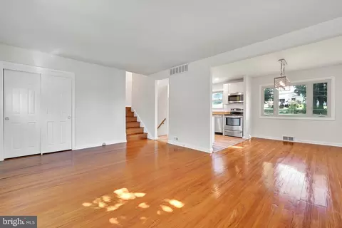 2415 E Helms Mnr, Marcus Hook, PA 19061 photo 4