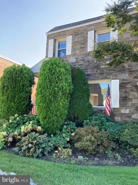 607 N Manoa Rd, Havertown, PA 19083