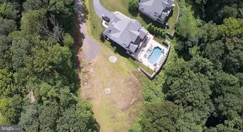 123 Fox Hollow Ln, Broomall, PA 19008
