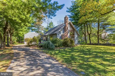 29 Dogwood Ln, Aston, PA 19014