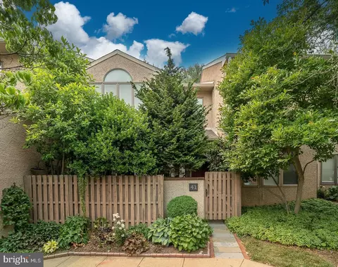41 Greythorne Woods Cir, Wayne, PA 19087