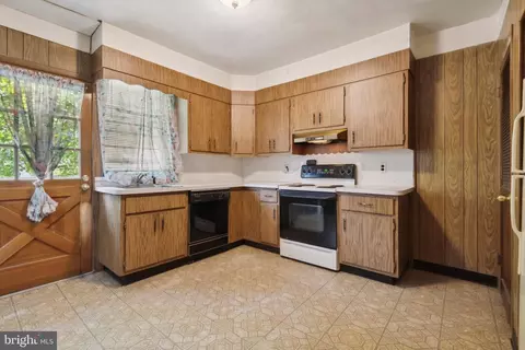 7 Plaza St, Marcus Hook, PA 19061 photo 9