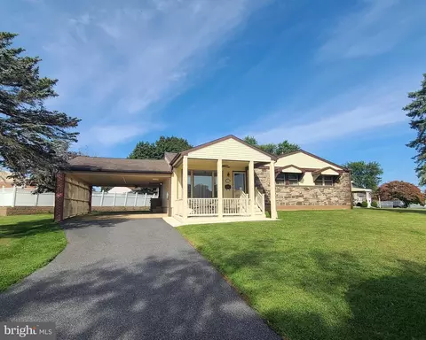 101 Tillman Ln, Aston, PA 19014