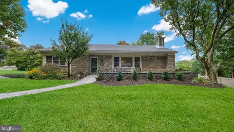 101 Thomas Ave, Broomall, PA 19008