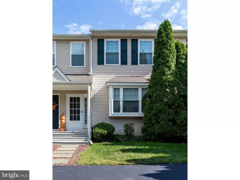 25 Linda Ln, Aston, PA 19014