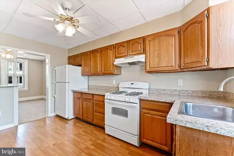 51 Spruce St, Marcus Hook, PA 19061 photo 8