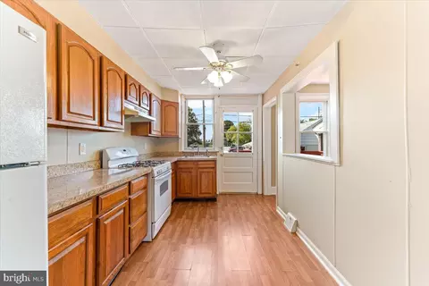 51 Spruce St, Marcus Hook, PA 19061 photo 6