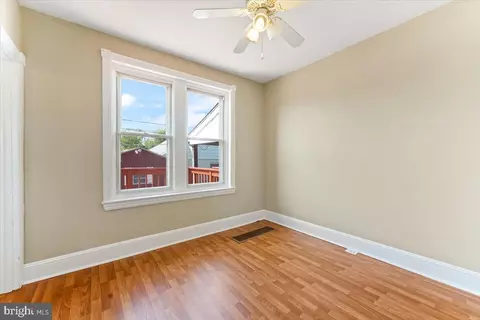 51 Spruce St, Marcus Hook, PA 19061 photo 9