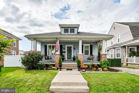 12 W Avon Rd, Brookhaven, PA 19015