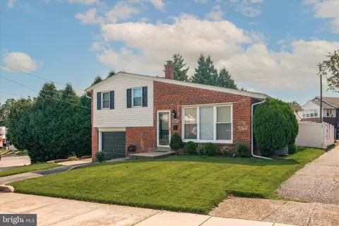 322 Lombardy Rd, Drexel Hill, PA 19026
