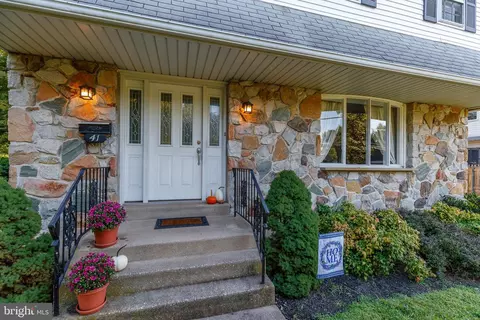 41 S Oak Ave, Clifton Heights, PA 19018