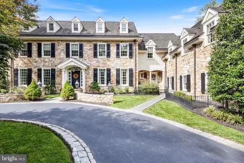 130 Abrahams Ln, Wayne, PA 19087