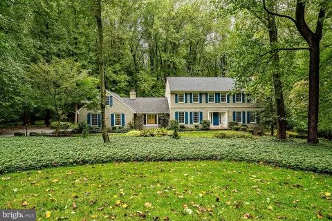 2 Ardmoor Ln, Chadds Ford, PA 19317