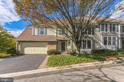 202 Hillsboro Mills Ln, Wallingford, PA 19086