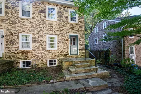71 W Rose Valley Rd, Wallingford, PA 19086
