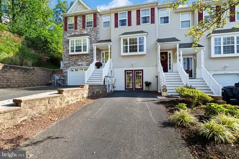 15 Linda Ln, Aston, PA 19014