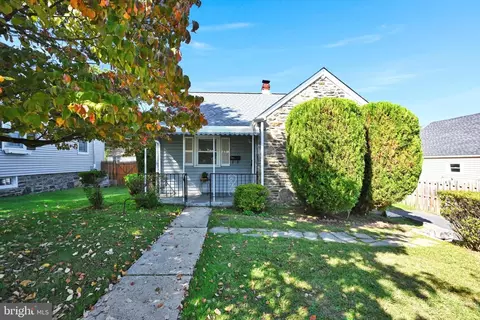 83 Seward Ln, Aston, PA 19014