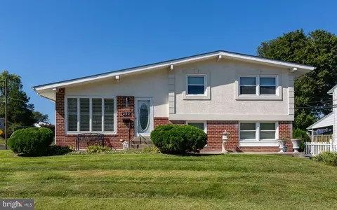 352 Sussex Blvd, Broomall, PA 19008
