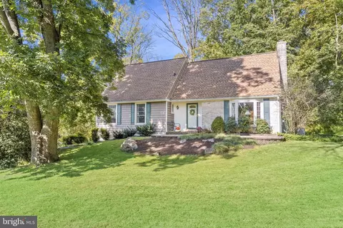 17 Mulberry St, Glen Mills, PA 19342