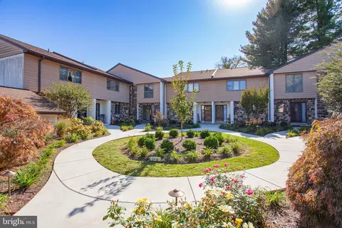 2 Eagleview Dr, Newtown Square, PA 19073