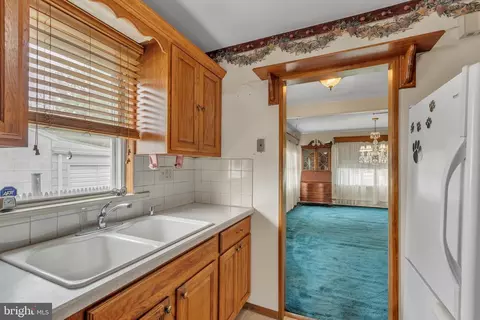 423 E Dutton Mill Rd, Brookhaven, PA 19015 photo 10