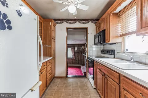 423 E Dutton Mill Rd, Brookhaven, PA 19015 photo 11