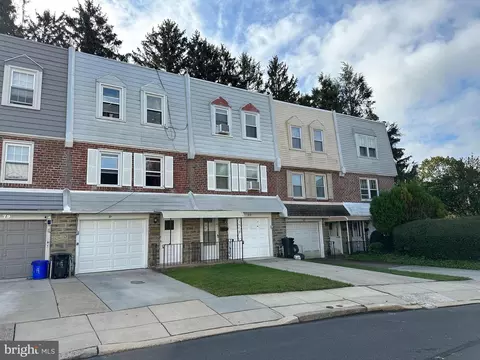 81 Suburban Ln, Upper Darby, PA 19082