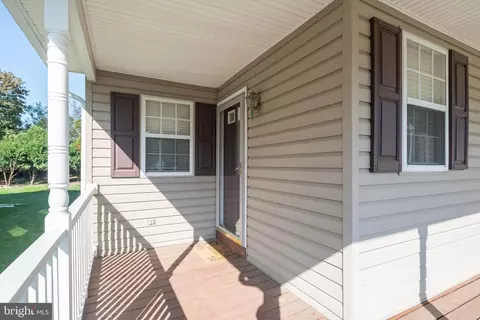 5 Liberty Ct, Marcus Hook, PA 19061 photo 3