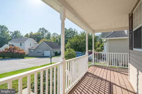 5 Liberty Ct, Marcus Hook, PA 19061 photo 2