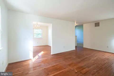 5 Liberty Ct, Marcus Hook, PA 19061 photo 5