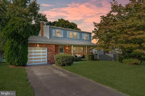 30 Scott Ln, Aston, PA 19014