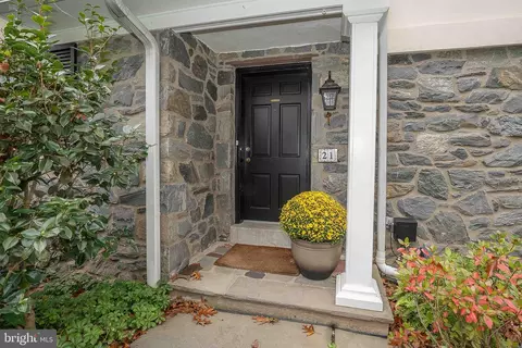 21 Weirwood Rd, Wayne, PA 19087 photo 2