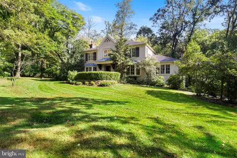 807 Maple Glen Ln, Wayne, PA 19087