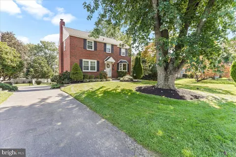 327 Indian Rock Dr, Springfield, PA 19064