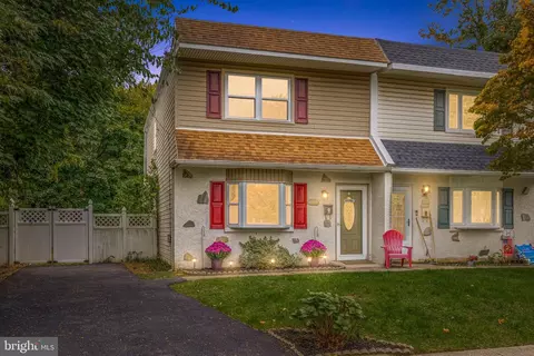 1122 Folsom Ave, Prospect Park, PA 19076