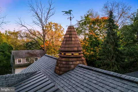 205 Saint Davids Ct, Wayne, PA 19087 photo 2