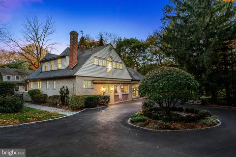 205 Saint Davids Ct, Wayne, PA 19087