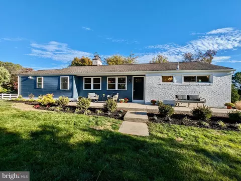 400 Meadowhurst Ln, Media, PA 19063