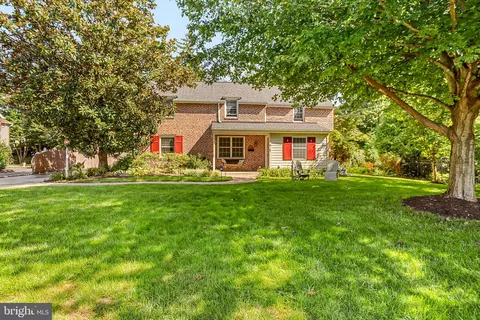 110 Blackthorn Rd, Wallingford, PA 19086